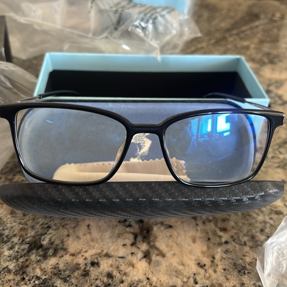 NWB Umizato Ultra Light Weight Handcrafted Blue Light Blocking Gasses.